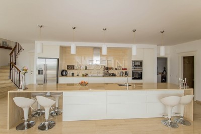 Роскошная вилла 5+2 с бассейном в районе Бекташ фото 25