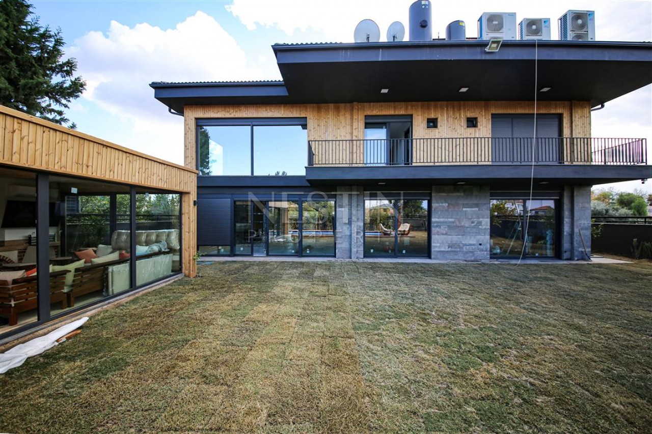 Просторная двухэтажная вилла с бассейном в элитном районе Дошемеалты фото 4