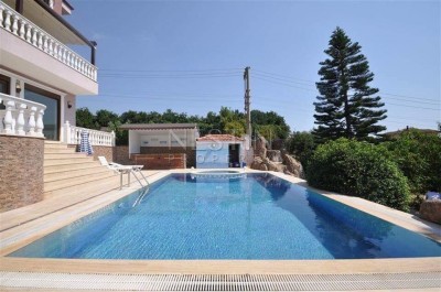 Очень большая вилла 7+1 с бассейном в районе Тепе фото 1