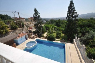 Очень большая вилла 7+1 с бассейном в районе Тепе фото 5