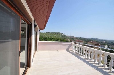 Очень большая вилла 7+1 с бассейном в районе Тепе фото 9