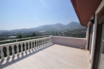 Очень большая вилла 7+1 с бассейном в районе Тепе фото 10