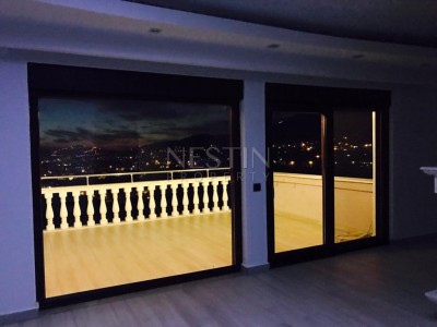 Очень большая вилла 7+1 с бассейном в районе Тепе фото 13