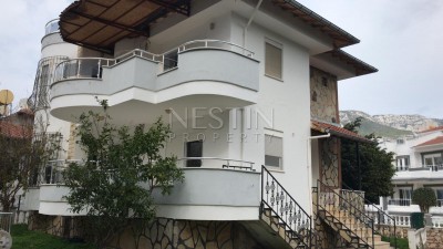 Вилла 4+1 в центре района Махмутлар с видом на Торосские горы фото 1