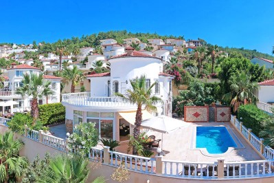 Красивая вилла 3+1 с бассейном в районе Каргыджак фото 1