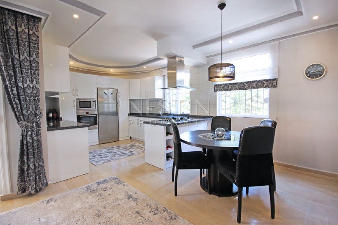 Красивая вилла 3+1 с бассейном в районе Каргыджак фото 7