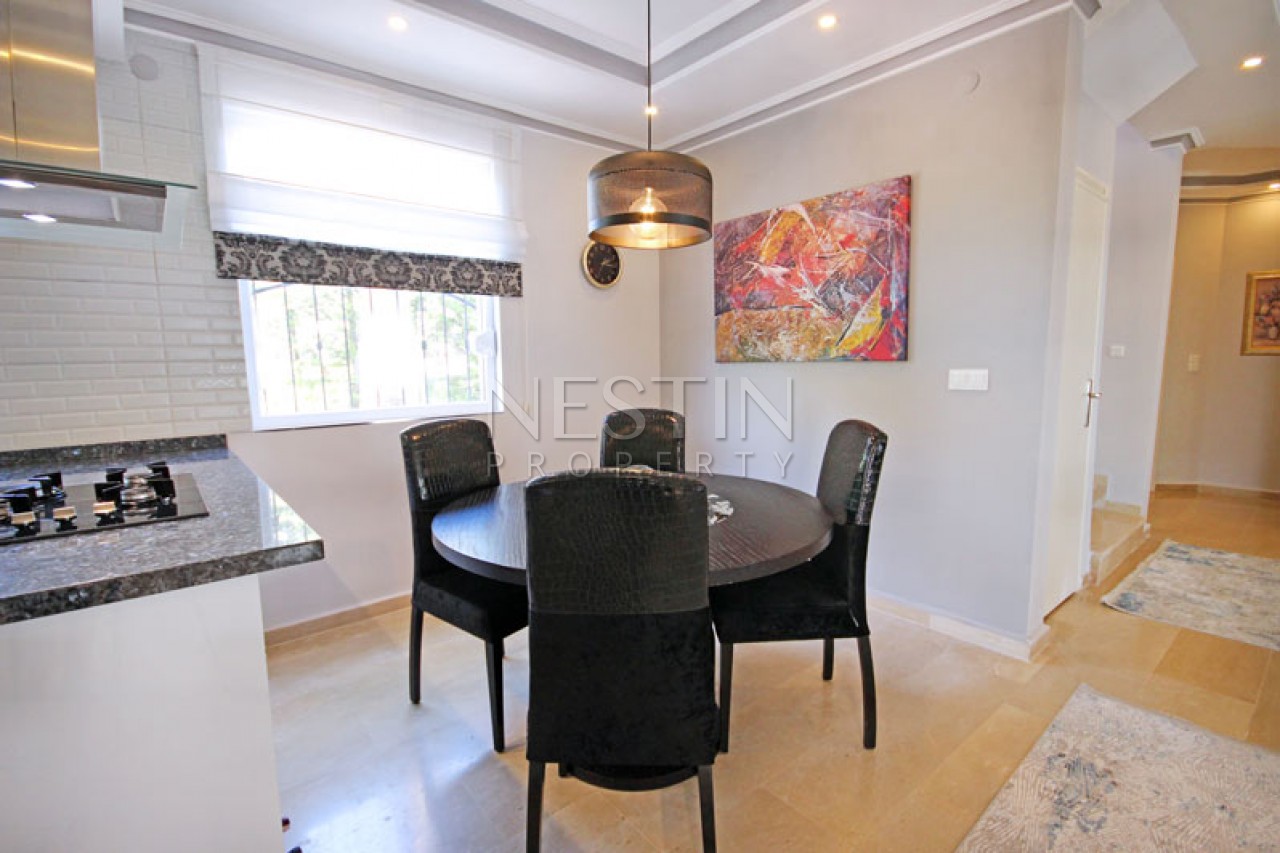 Красивая вилла 3+1 с бассейном в районе Каргыджак фото 9