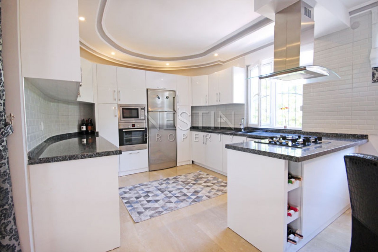 Красивая вилла 3+1 с бассейном в районе Каргыджак фото 10