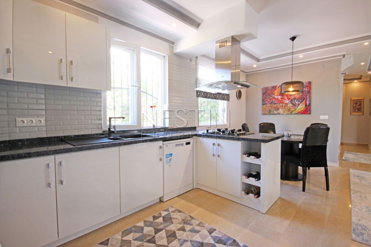 Красивая вилла 3+1 с бассейном в районе Каргыджак фото 14