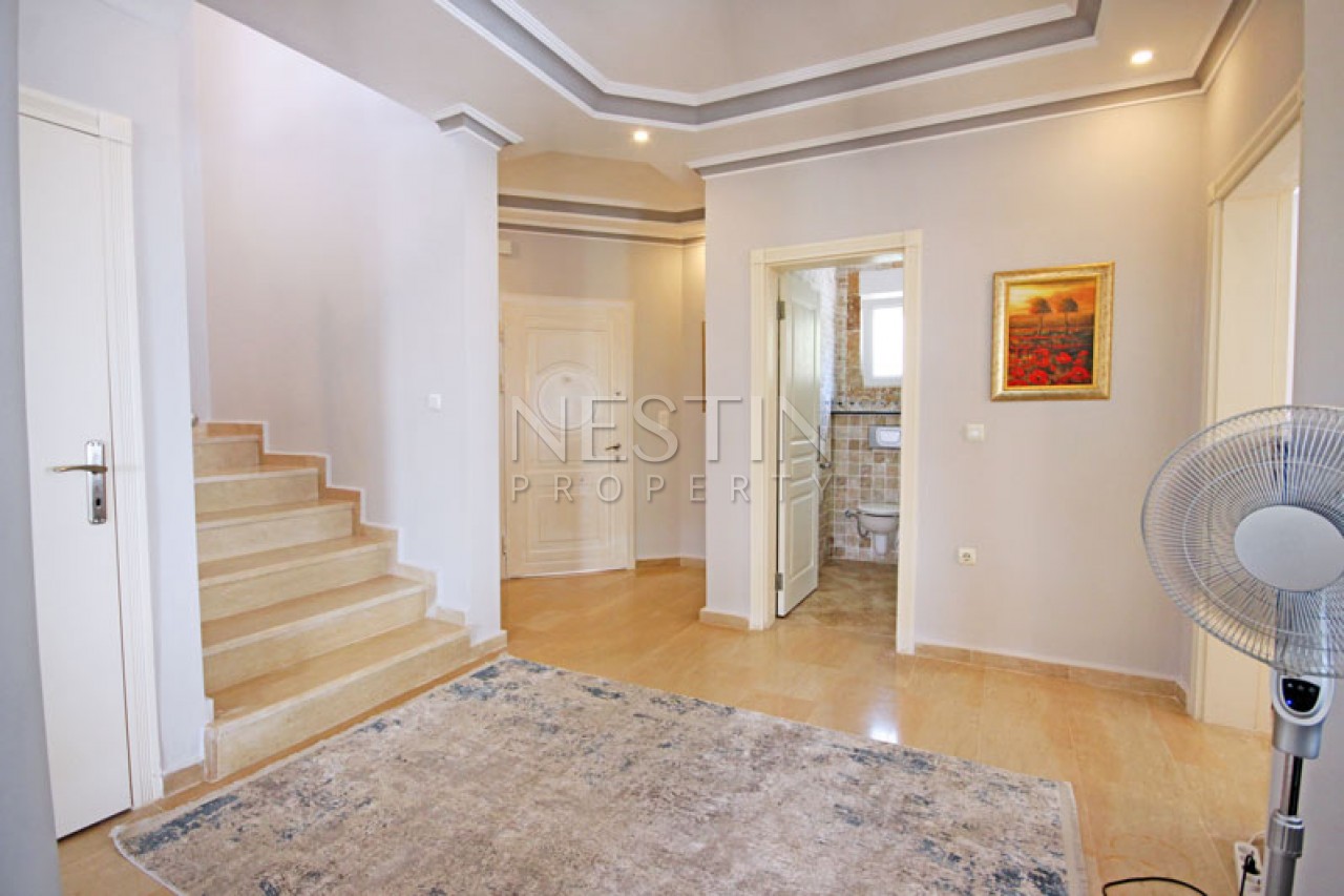 Красивая вилла 3+1 с бассейном в районе Каргыджак фото 17