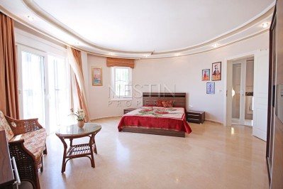 Красивая вилла 3+1 с бассейном в районе Каргыджак фото 32