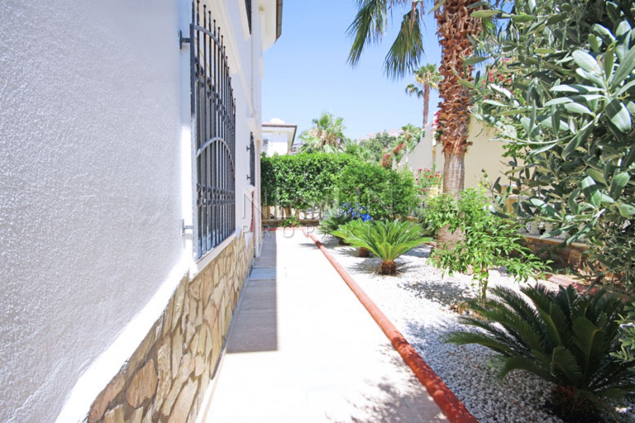 Красивая вилла 3+1 с бассейном в районе Каргыджак фото 48