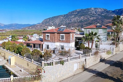 Вилла 3+1 с гаражом в 900 м от моря в районе Махмутлар фото 1