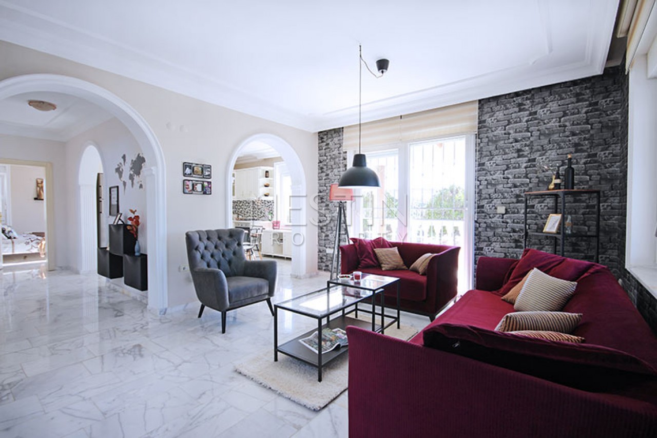 Вилла 3+1 с гаражом в 900 м от моря в районе Махмутлар фото 3