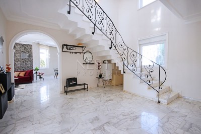 Вилла 3+1 с гаражом в 900 м от моря в районе Махмутлар фото 18