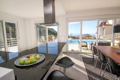 Большая Вилла 3+1 с бассейном в городе Аланья с видом на Средиземное море фото 6