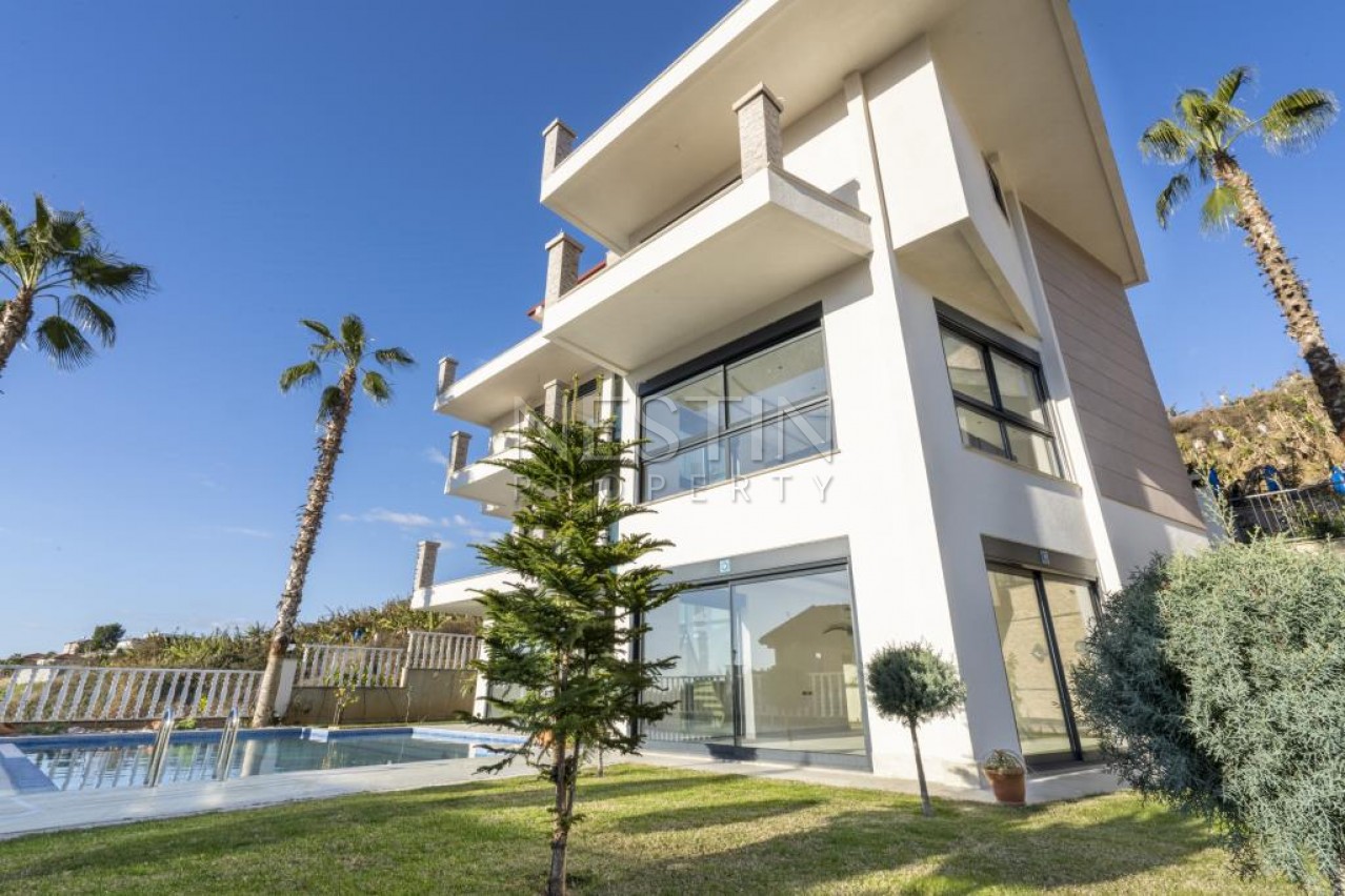 Просторная вилла 7+1 в районе Каргыджак с видом на море фото 2