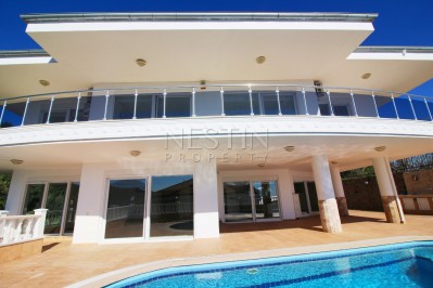 Просторная вилла 6+1 с видом на море в центре Алании фото 3