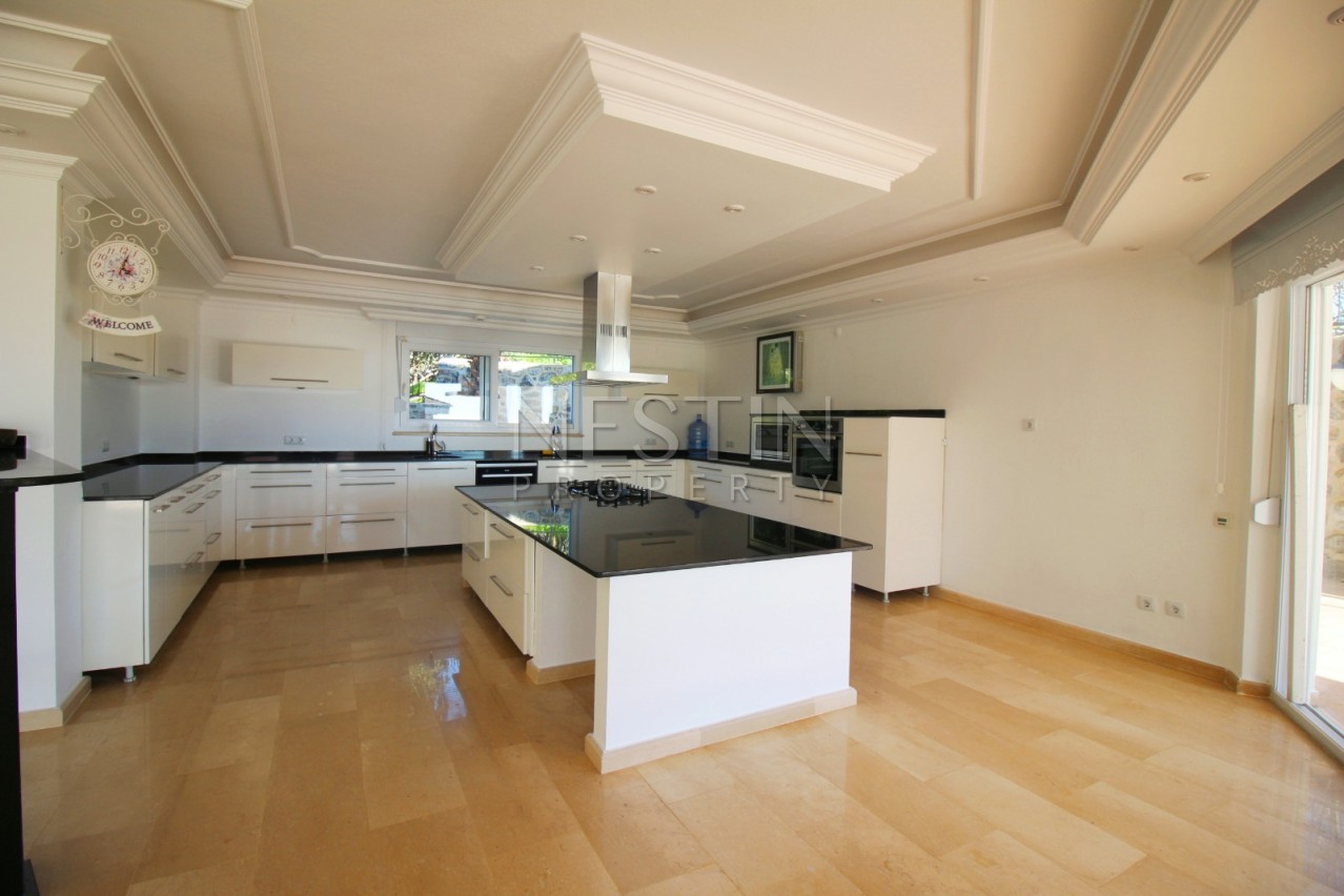 Просторная вилла 6+1 с видом на море в центре Алании фото 18