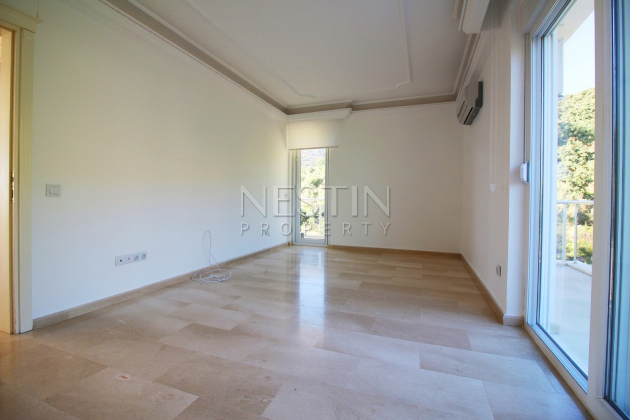 Просторная вилла 6+1 с видом на море в центре Алании фото 20