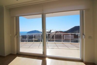 Просторная вилла 6+1 с видом на море в центре Алании фото 22