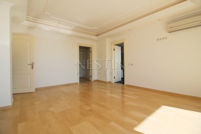 Просторная вилла 6+1 с видом на море в центре Алании фото 27