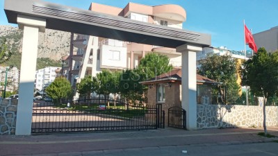 Светлая трехкомнатная квартира в районе Сарысу, Анталия фото 1
