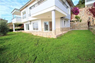 Вилла 3+1 в районе Бекташ с видом на Средиземное море фото 3