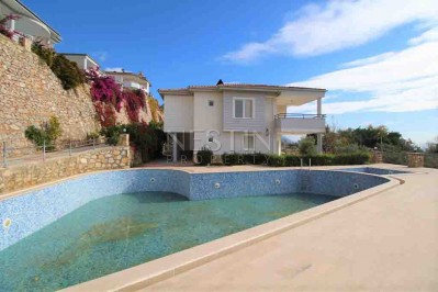 Вилла 3+1 в районе Бекташ с видом на Средиземное море фото 5