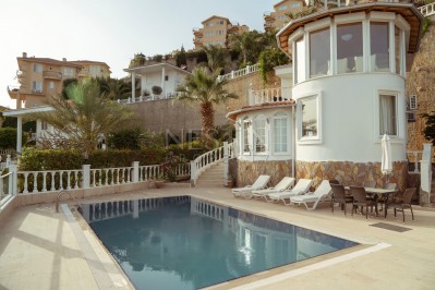 Меблированная вилла 4+1 с личным бассейном в одном из лучших комплексов фото 1