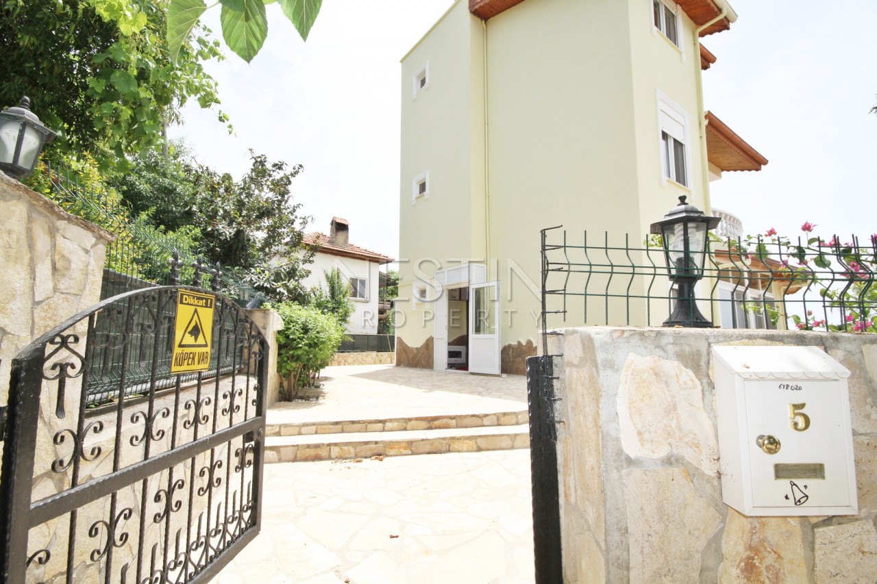 Большая вилла триплек 5+1 в районе Каргыджак с панорамным видом на море фото 2