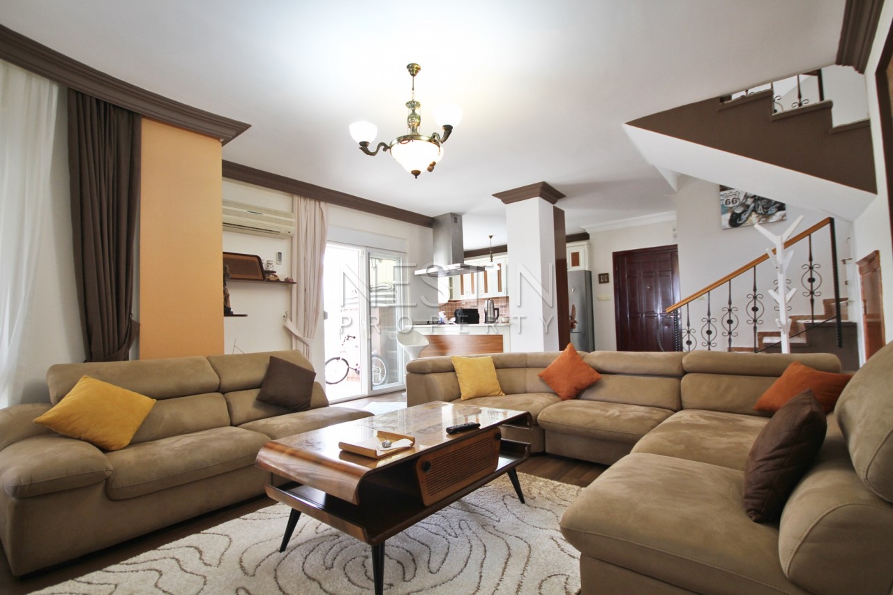 Большая вилла триплек 5+1 в районе Каргыджак с панорамным видом на море фото 6