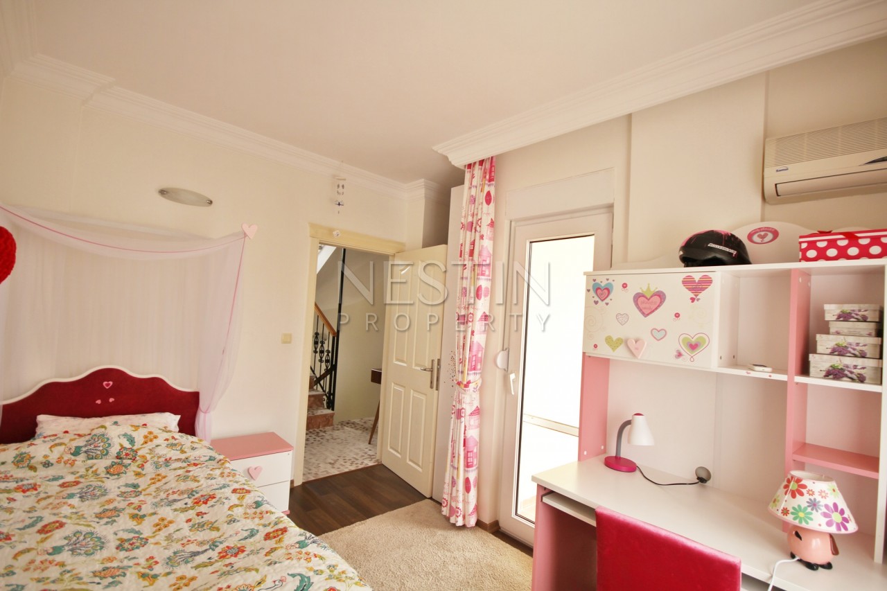 Большая вилла триплек 5+1 в районе Каргыджак с панорамным видом на море фото 14