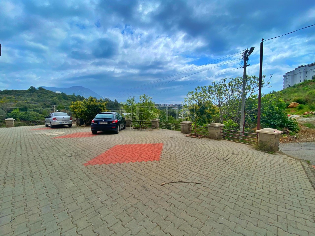 Светлая квартира 2+1 с отдельной кухней в районе Тосмур фото 3