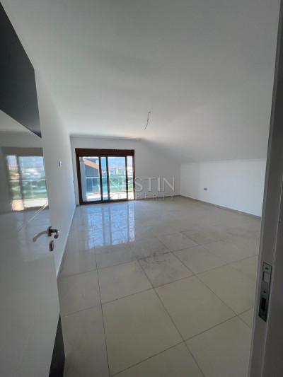 Пентхаус 3+1 в районе Кестель с видом на море и горы фото 19