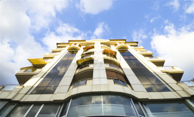 Просторная квартира 3+1 в центре города Аланья с видом на горы фото 1