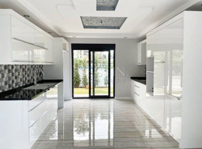 Новая и красивая вилла 5+1 в районе Лара с бассейном фото 3