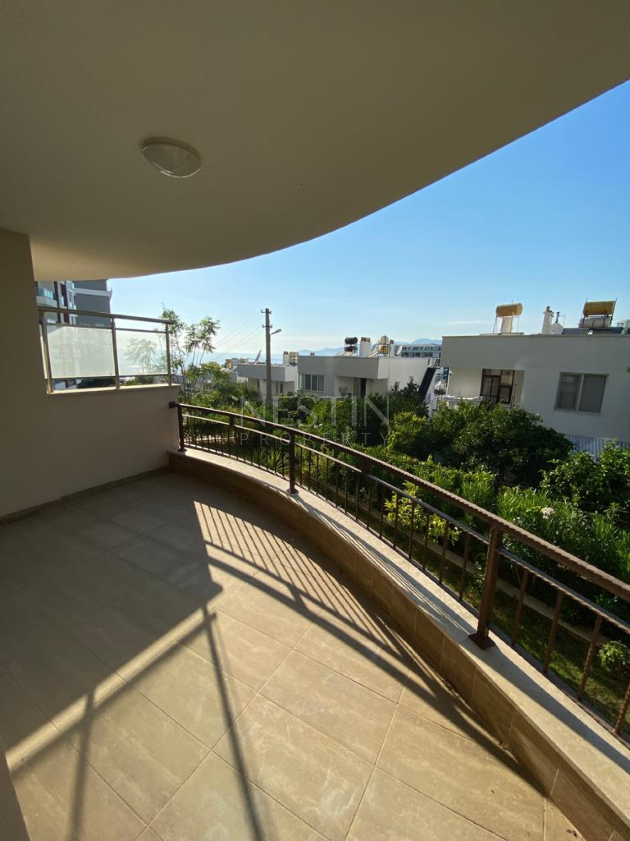 Просторный садовый дуплекс 3+1 в районе Каргыджак фото 32