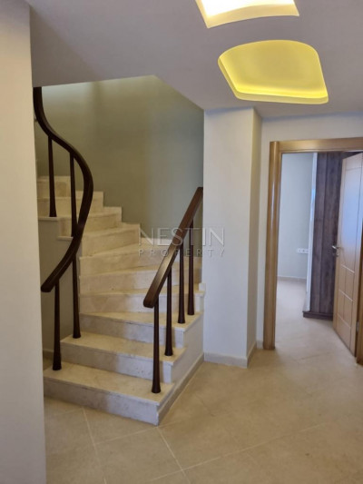 Просторный пентхаус 4+1 с шикарным видом на море в районе Кестель фото 6