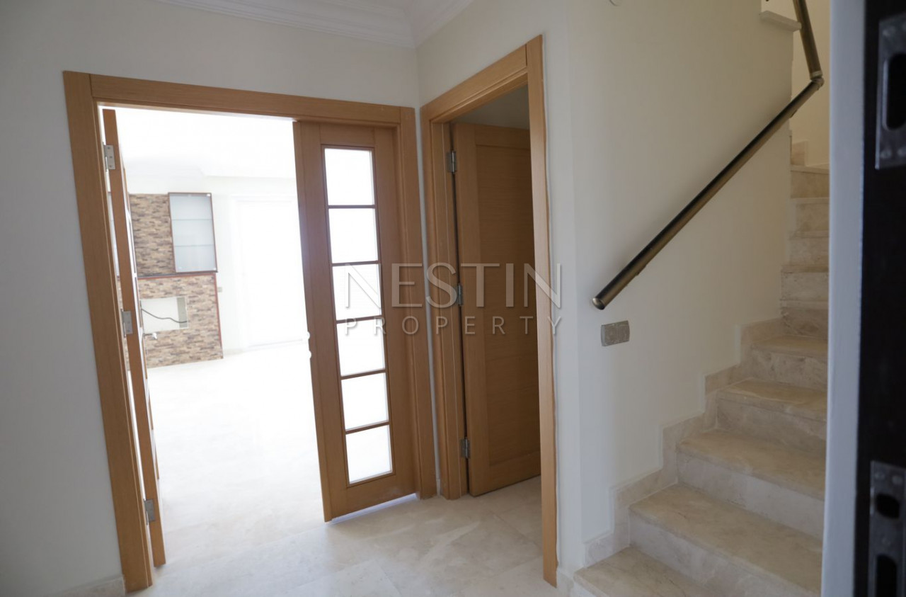 Таунхаус 3+1 в районе Каргыджак с шикарным видом на море и годы фото 2