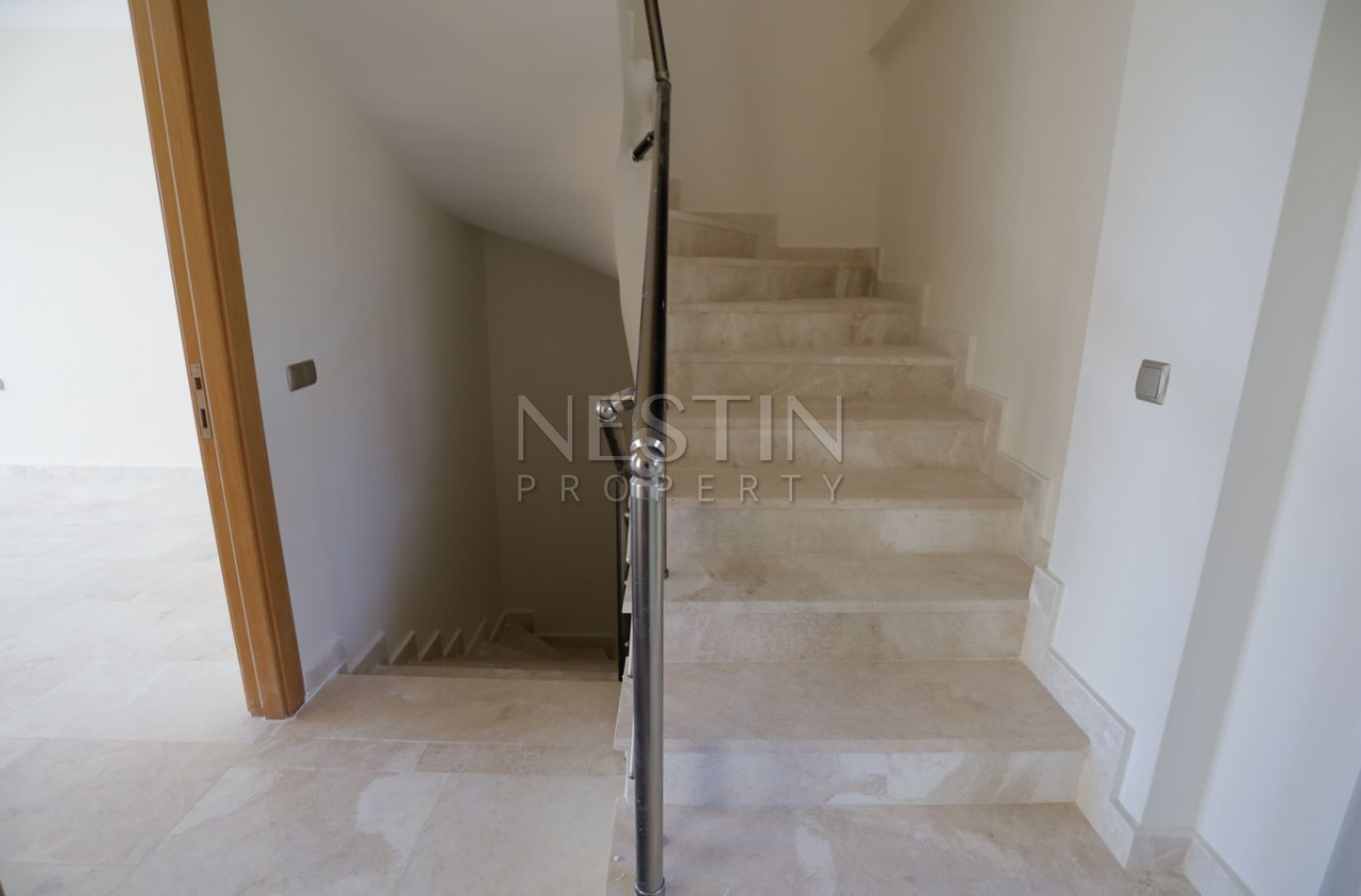 Таунхаус 3+1 в районе Каргыджак с шикарным видом на море и годы фото 27