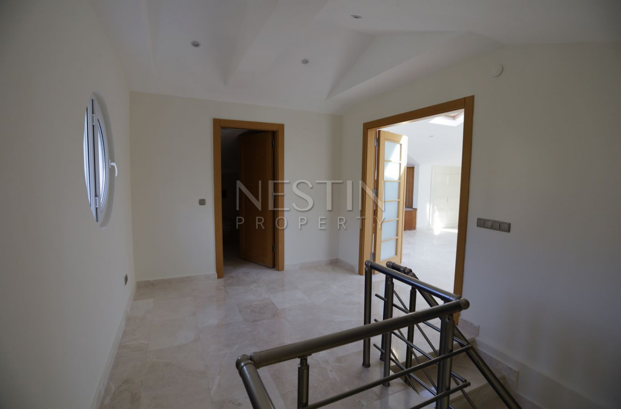 Таунхаус 3+1 в районе Каргыджак с шикарным видом на море и годы фото 29