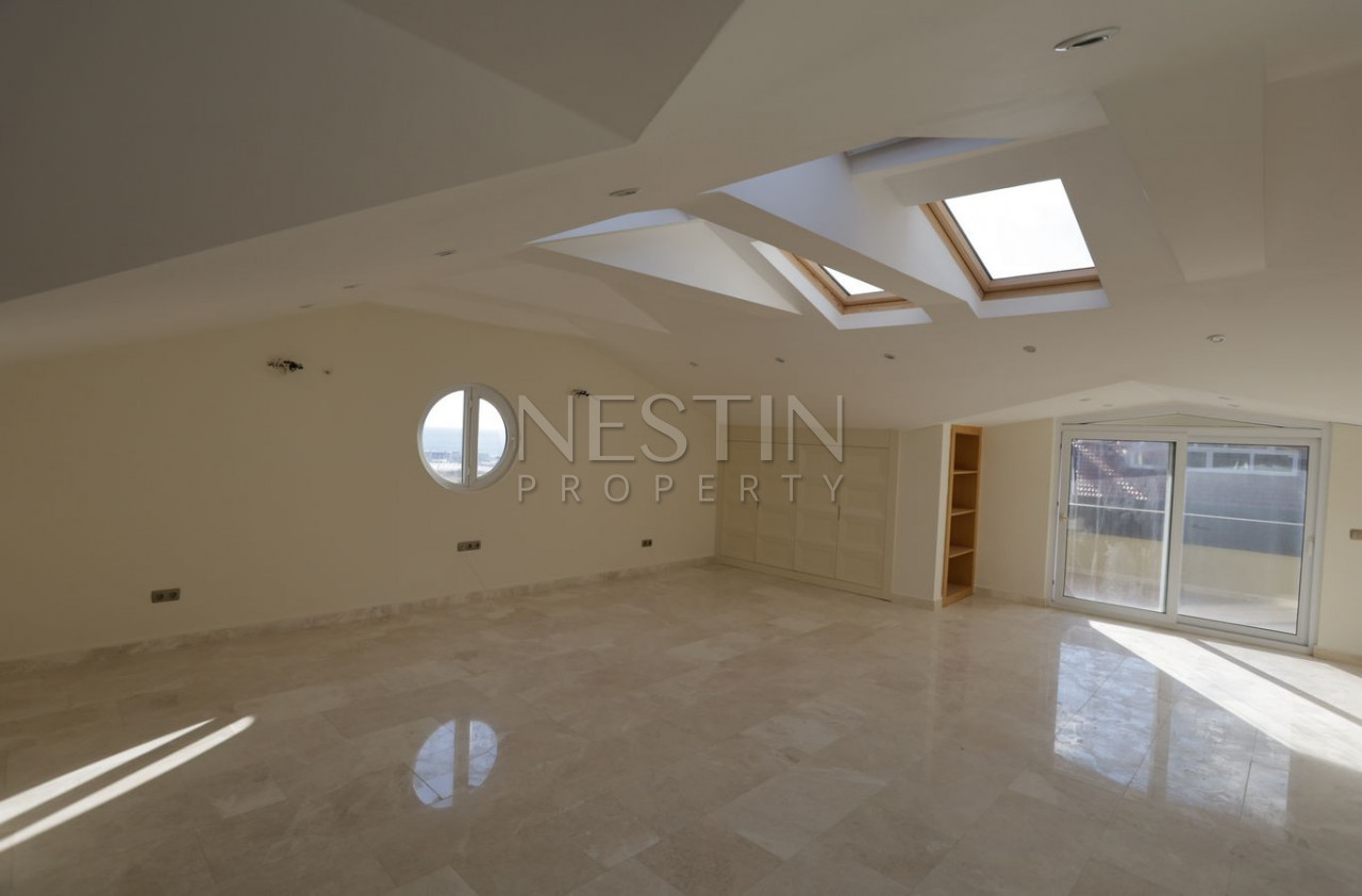 Таунхаус 3+1 в районе Каргыджак с шикарным видом на море и годы фото 40