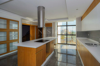 Пентхаус планировкой 4+1 с панорамным видом на море в районе Кестель фото 18