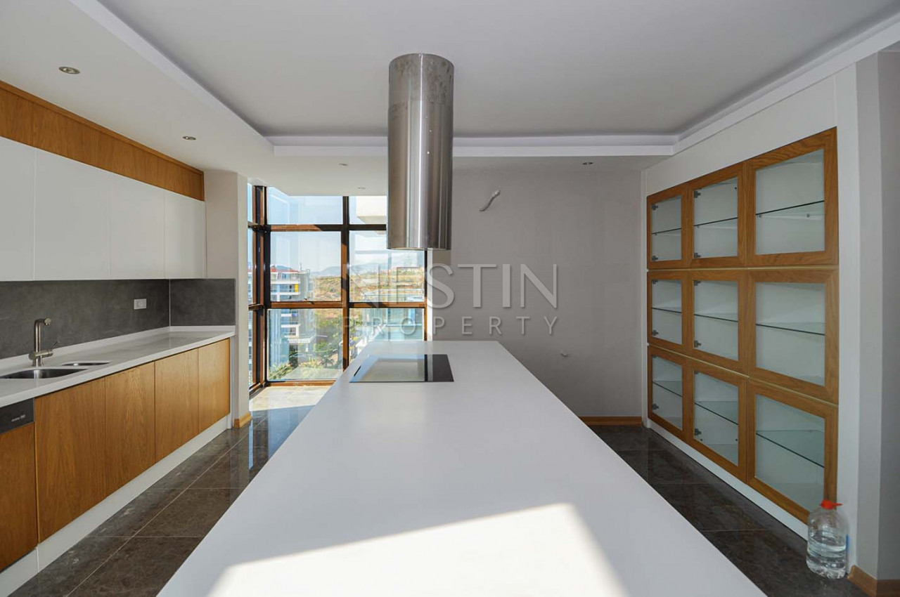 Пентхаус планировкой 4+1 с панорамным видом на море в районе Кестель фото 21