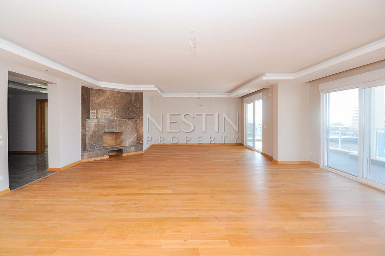 Пентхаус планировкой 4+1 с панорамным видом на море в районе Кестель фото 26