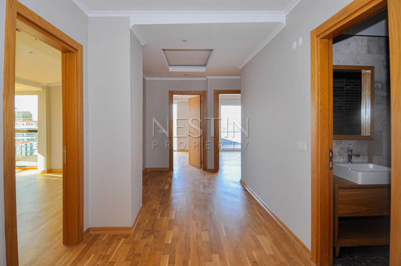 Пентхаус планировкой 4+1 с панорамным видом на море в районе Кестель фото 30