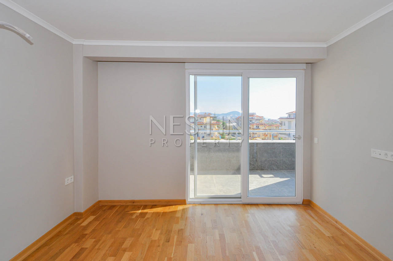 Пентхаус планировкой 4+1 с панорамным видом на море в районе Кестель фото 31