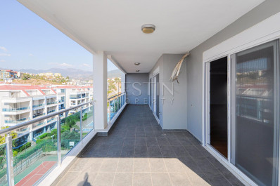 Пентхаус планировкой 4+1 с панорамным видом на море в районе Кестель фото 35