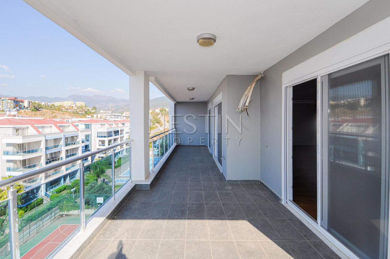 Пентхаус планировкой 4+1 с панорамным видом на море в районе Кестель фото 35